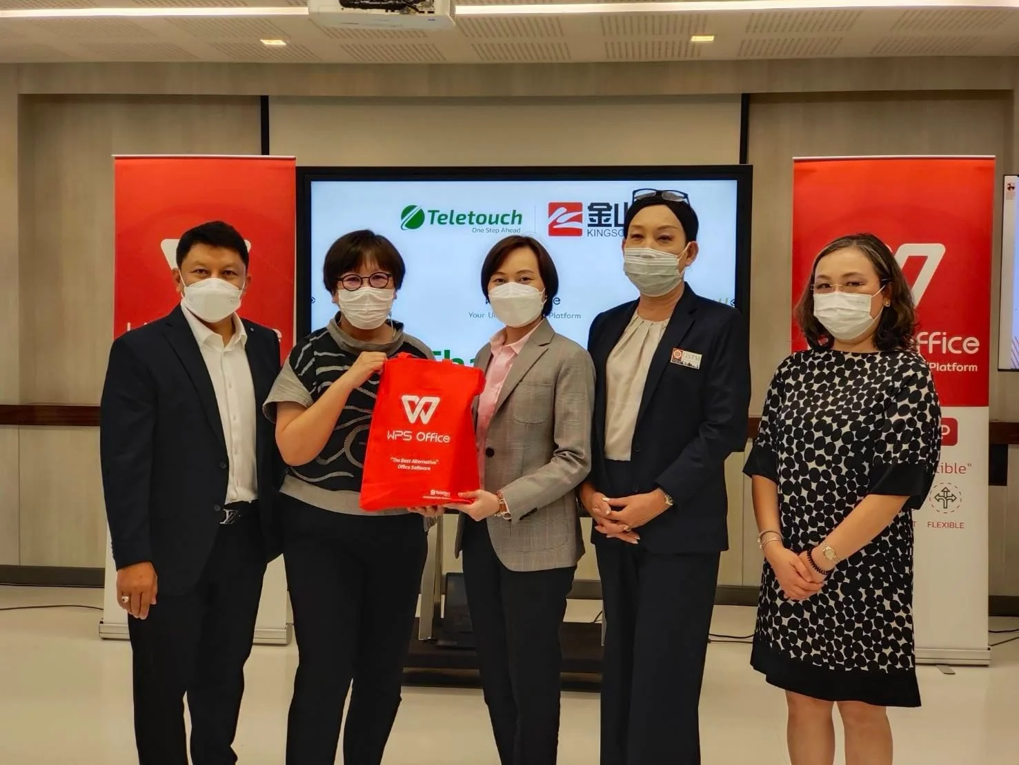 คณบดีคณะการจัดการการท่องเที่ยวนิด้า เข้าร่วมการรับมอบโปรแกรม WPS Office ณ ห้อง Co-Learning Space ชั้น 3 อาคารราชพฤกษ์