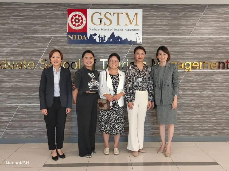 คณะผู้บริหารจากมหาวิทยาลัยคุนหมิง ประเทศจีน เข้าเยี่ยมคณะการจัดการการท่องเที่ยว นิด้า เพื่อหารือความร่วมมือเชิงวิชาการในการเรียน การสอน และการทำวิจัยร่วมกัน ระหว่าง 2 สถาบัน