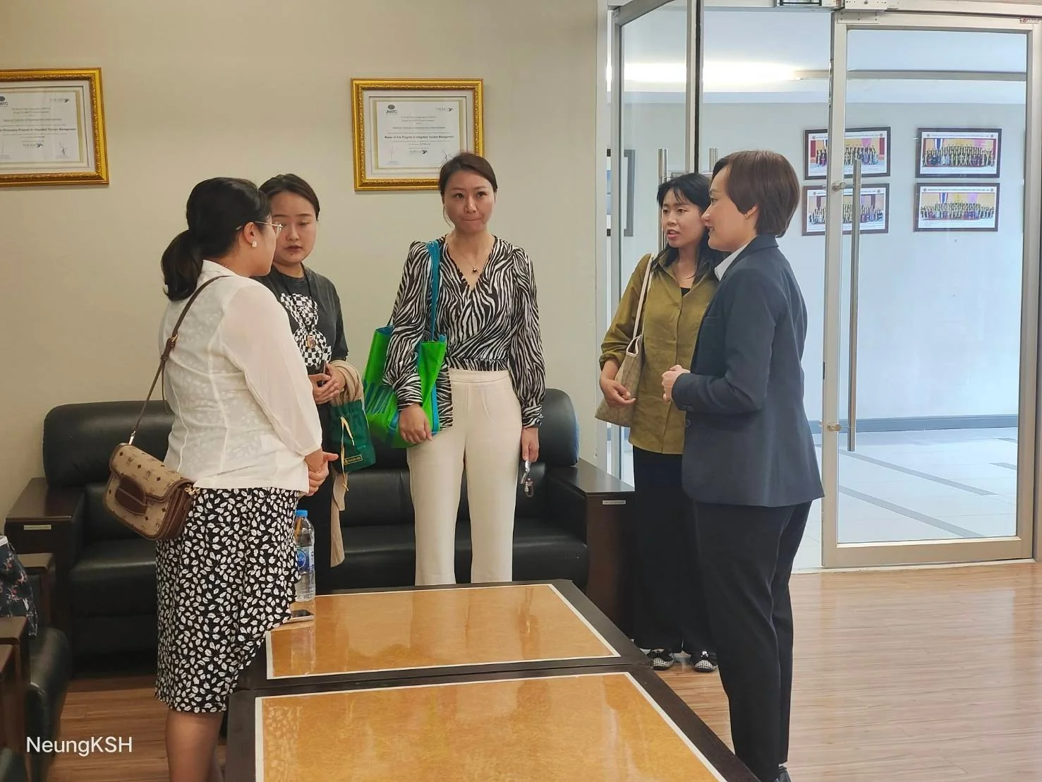 คณะผู้บริหารจากมหาวิทยาลัยคุนหมิง ประเทศจีน เข้าเยี่ยมคณะการจัดการการท่องเที่ยว นิด้า เพื่อหารือความร่วมมือเชิงวิชาการในการเรียน การสอน และการทำวิจัยร่วมกัน ระหว่าง 2 สถาบัน