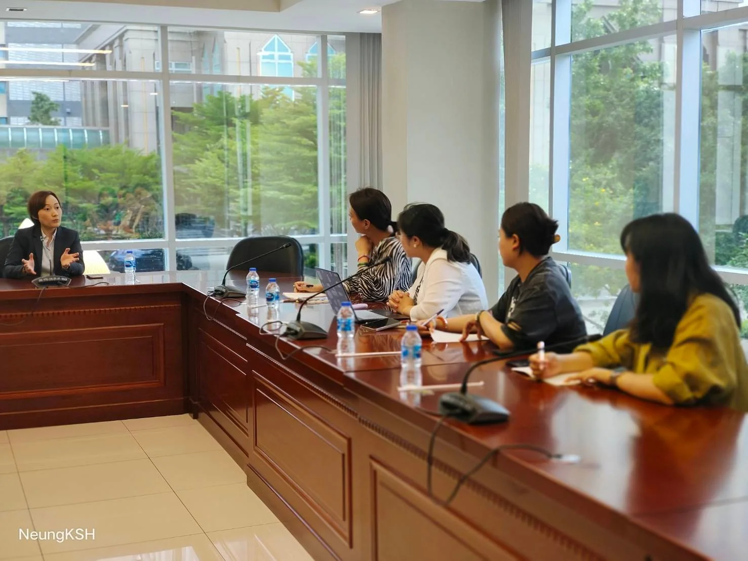 คณะผู้บริหารจากมหาวิทยาลัยคุนหมิง ประเทศจีน เข้าเยี่ยมคณะการจัดการการท่องเที่ยว นิด้า เพื่อหารือความร่วมมือเชิงวิชาการในการเรียน การสอน และการทำวิจัยร่วมกัน ระหว่าง 2 สถาบัน