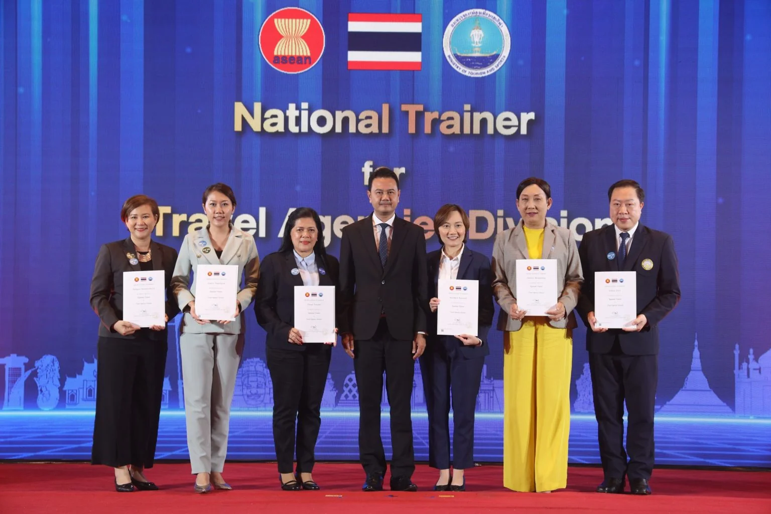 คณาจารย์คณะการจัดการการท่องเที่ยว นิด้า เข้ารับมอบใบรับรองสำหรับกิจกรรมที่เกี่ยวข้องกับข้อตกลงร่วมว่าด้วยการยอมรับคุณสมบัติบุคลากรด้านการท่องเที่ยวอาเซียน (MRA on TP) ประจำปี 2566