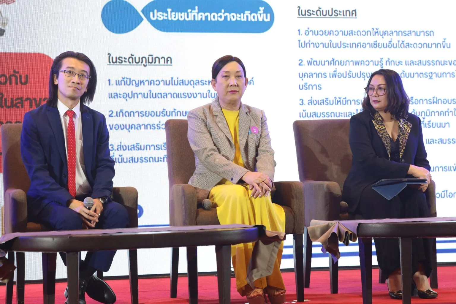 คณาจารย์คณะการจัดการการท่องเที่ยว นิด้า เข้ารับมอบใบรับรองสำหรับกิจกรรมที่เกี่ยวข้องกับข้อตกลงร่วมว่าด้วยการยอมรับคุณสมบัติบุคลากรด้านการท่องเที่ยวอาเซียน (MRA on TP) ประจำปี 2566