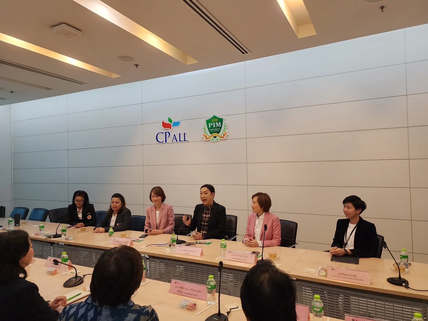 ทีมผู้บริหารคณะการจัดการการท่องเที่ยวนิด้า พร้อมด้วยเจ้าหน้าที่และนักศึกษาทุน ร่วมประชาสัมพันธ์หลักสูตรกับนักศึกษา และเข้าพบปะผู้บริหารสถาบันปัญญาภิวัฒน์เพื่อหารือความร่วมมือร่วมกัน