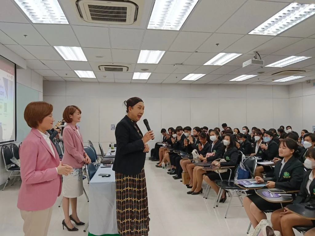 ทีมผู้บริหารคณะการจัดการการท่องเที่ยวนิด้า พร้อมด้วยเจ้าหน้าที่และนักศึกษาทุน ร่วมประชาสัมพันธ์หลักสูตรกับนักศึกษา และเข้าพบปะผู้บริหารสถาบันปัญญาภิวัฒน์เพื่อหารือความร่วมมือร่วมกัน