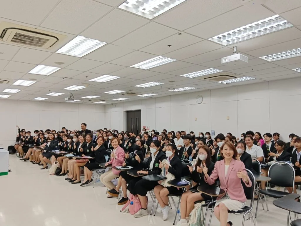 ทีมผู้บริหารคณะการจัดการการท่องเที่ยวนิด้า พร้อมด้วยเจ้าหน้าที่และนักศึกษาทุน ร่วมประชาสัมพันธ์หลักสูตรกับนักศึกษา และเข้าพบปะผู้บริหารสถาบันปัญญาภิวัฒน์เพื่อหารือความร่วมมือร่วมกัน