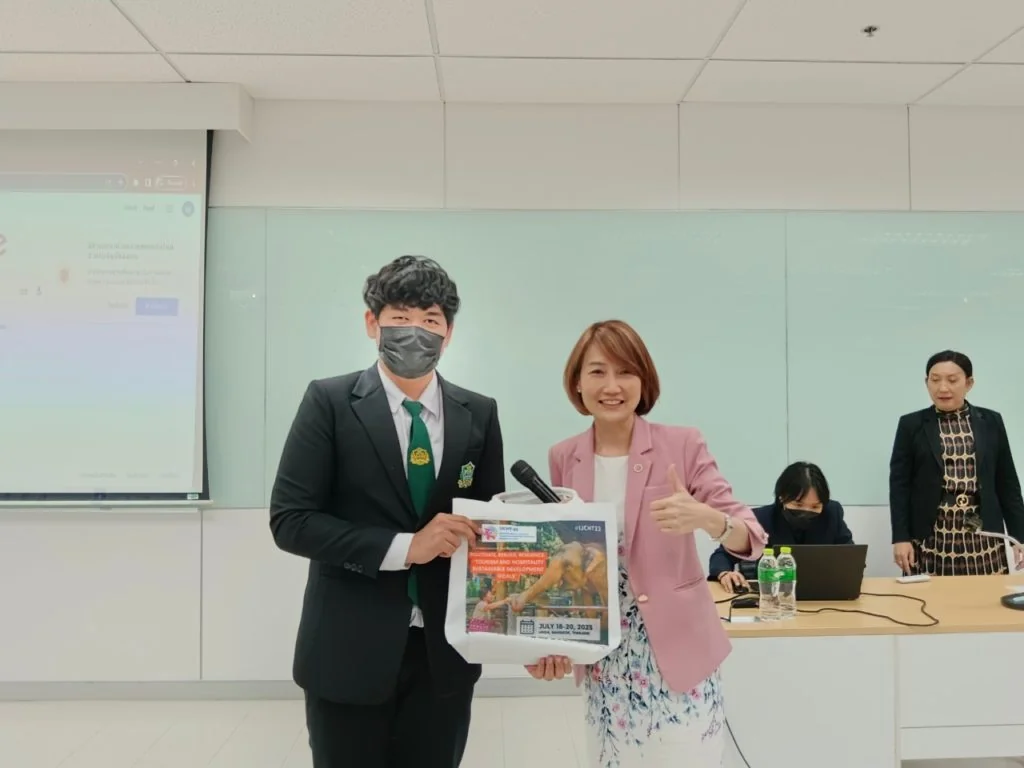 ทีมผู้บริหารคณะการจัดการการท่องเที่ยวนิด้า พร้อมด้วยเจ้าหน้าที่และนักศึกษาทุน ร่วมประชาสัมพันธ์หลักสูตรกับนักศึกษา และเข้าพบปะผู้บริหารสถาบันปัญญาภิวัฒน์เพื่อหารือความร่วมมือร่วมกัน