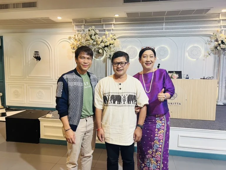 ผู้ช่วยศาสตราจารย์ ดร.ไพฑูรย์ มนต์พานทอง คณบดีคณะการจัดการการท่องเที่ยว นิด้า เป็นวิทยากรบรรยายหัวข้อการพัฒนาสินค้าและบริการด้านการท่องเที่ยวโดยชุมชนให้สอดคล้องกับความต้องการของตลาด ร่วมกับ คุณสมศักดิ์ บุญคำ หรือคุณไผ ผู้ก่อตั้งและ CEO บริษัท Local Alike