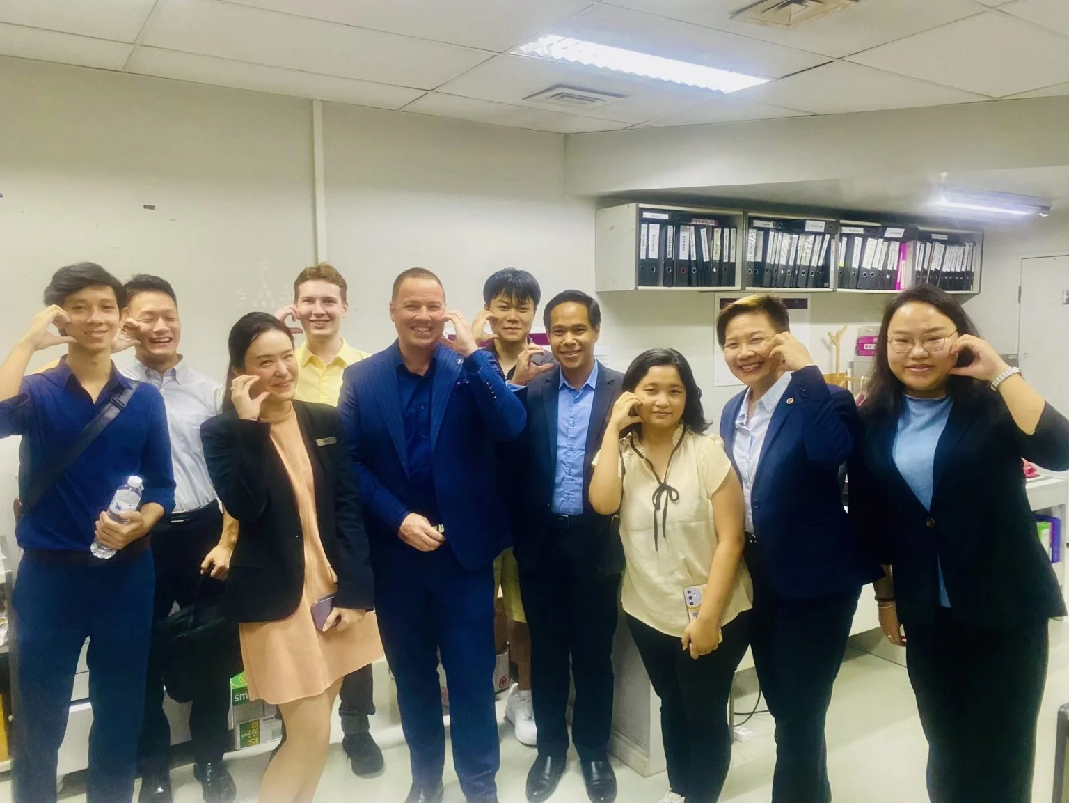 รองศาสตราจารย์ ดร.สุวารี นามวงค์ พานักศึกษา English Program ภาคปกติ เข้าเยี่ยมชมโรงแรม Crowne Plaza BANGKOK Lumpini Park ในรายวิชา ทท 7202 การพัฒนาทุนมนุษย์สําหรับธุรกิจท่องเที่ยวและบริการ