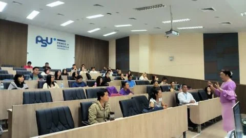 ผู้ช่วยศาสตราจารย์ ดร.ไพฑูรย์ มนต์พานทอง คณบดีคณะการจัดการการท่องเที่ยว นิด้า เป็นวิทยากรบรรยายหลักสูตรมัคคุเทศก์เฉพาะภูมิภาค ภาคใต้ รุ่นที่ 1