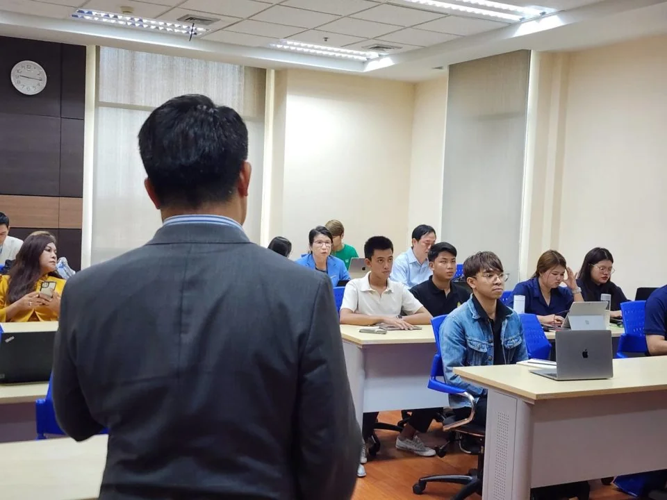 คณะการจัดการการท่องเที่ยว นิด้า ร่วมกับศูนย์วิจัยนวัตกรรมการท่องเที่ยวและบริการเพื่อเพิ่มขีดความสามารถทางการแข่งขันอย่างยั่งยืน จัดการบรรยายพิเศษในหัวข้อ Principles and Practices of Publishing Papers in Top Journals