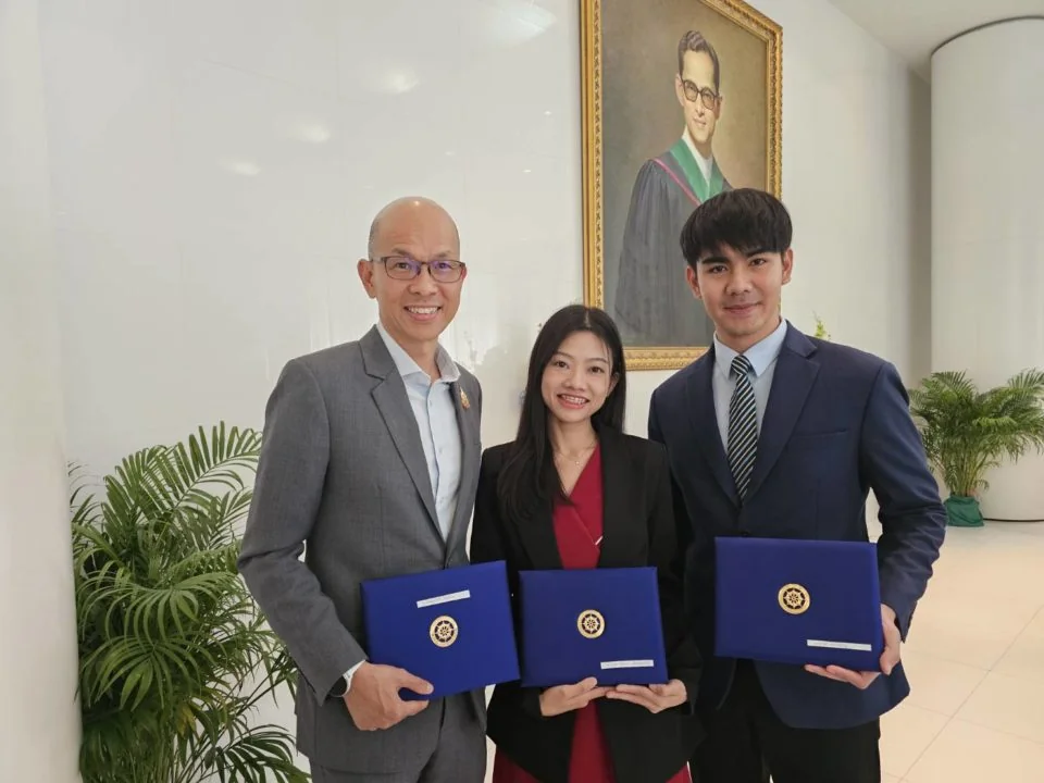 สถาบันกำหนดจัดพิธีมอบประกาศเกียรติบัตรทุนการศึกษาให้แก่นักศึกษาระดับปริญญาโท และปริญญาเอก