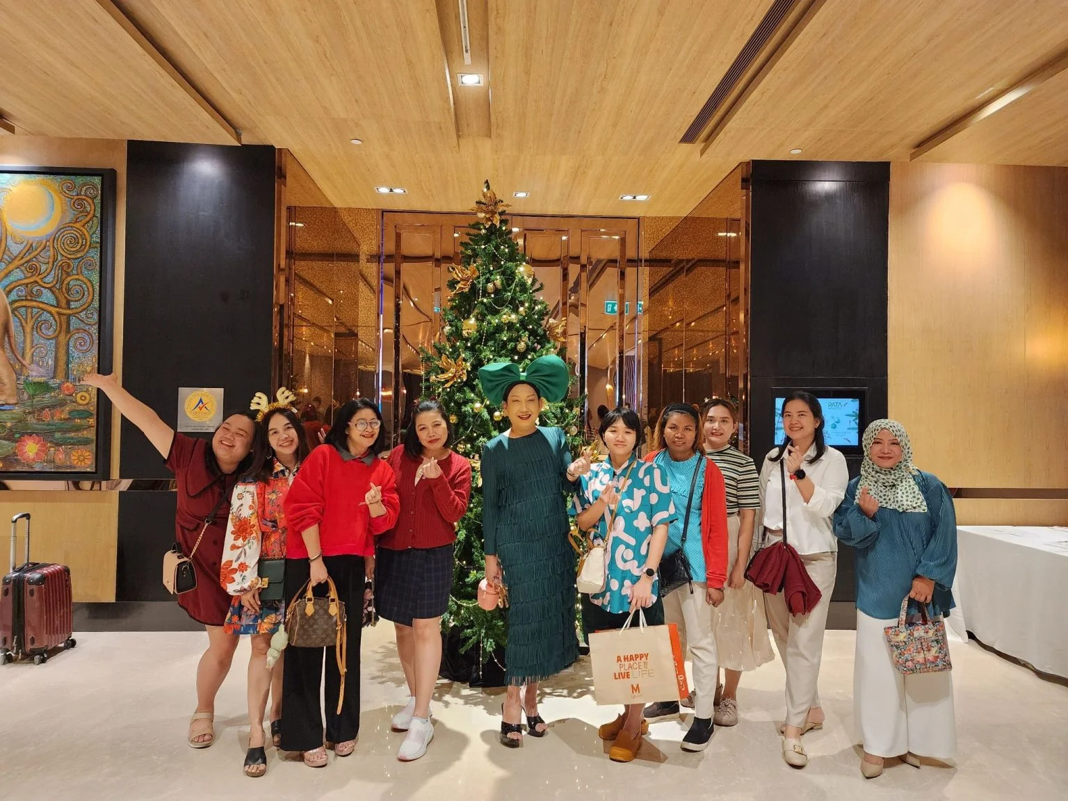 คณะการจัดการการท่องเที่ยว เข้าร่วมงาน PATA & SKAL Christmas Luncheon Charity 2024