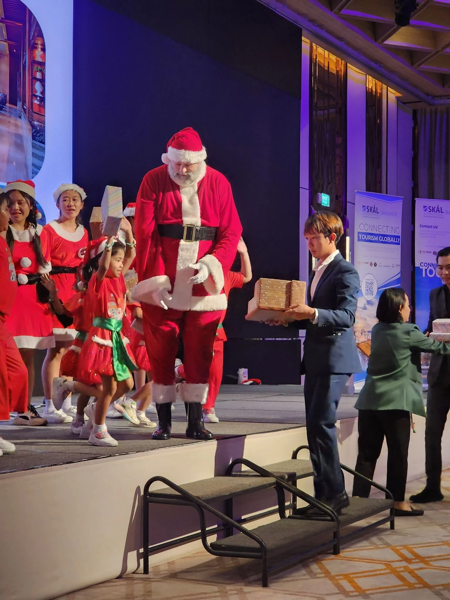 คณะการจัดการการท่องเที่ยว เข้าร่วมงาน PATA & SKAL Christmas Luncheon Charity 2024