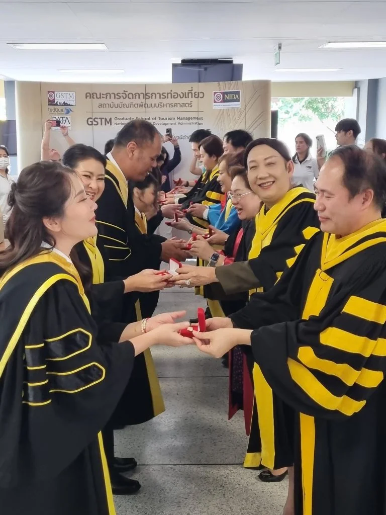 พิธีมอบเข็มจบการศึกษา คณะการจัดการการท่องเที่ยว สถาบันบัณฑิตพัฒนบริหารศาสตร์ (NIDA)